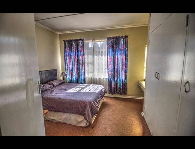 4 BEDROOM HOUSE FOR SALE IN KEMPTON PARK EXT 04